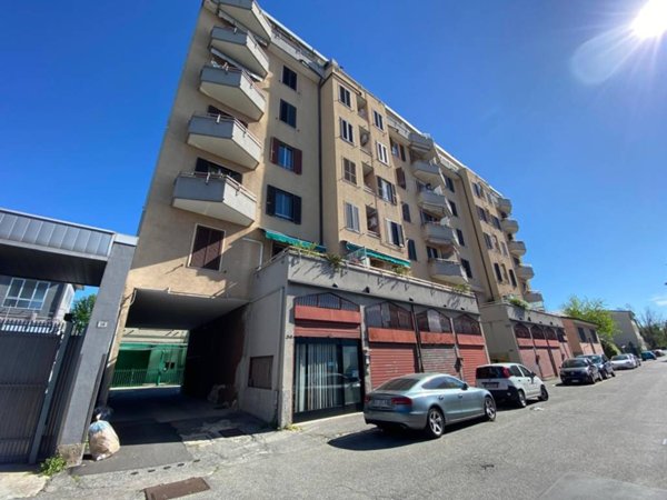negozio in vendita a Cologno Monzese