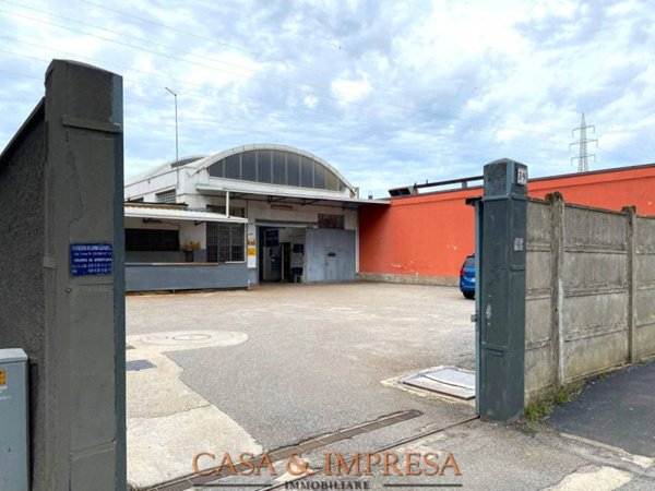 locale commerciale in vendita a Cologno Monzese in zona San Maurizio al Lambro