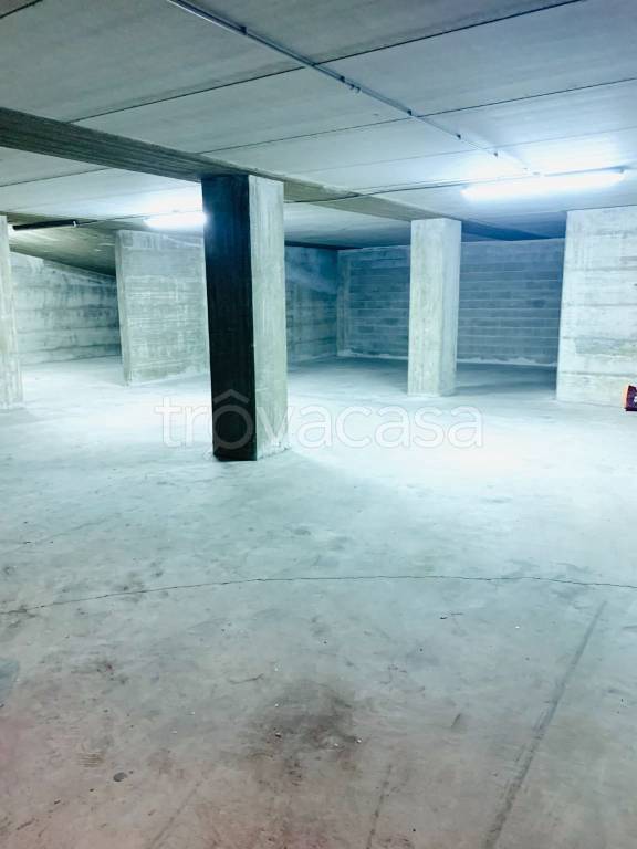 locale commerciale in vendita a Cologno Monzese