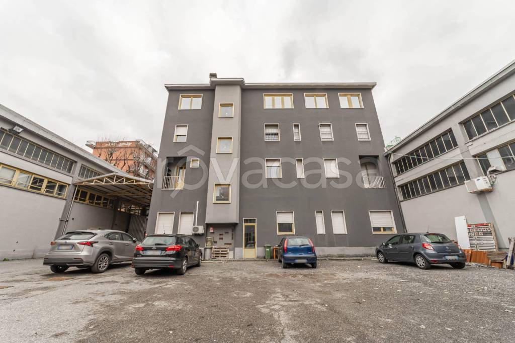 ufficio in vendita a Cologno Monzese