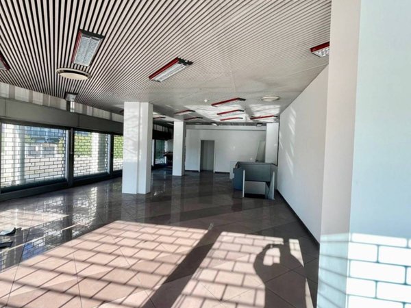 negozio in vendita a Cologno Monzese