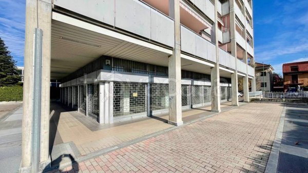 negozio in vendita a Cologno Monzese