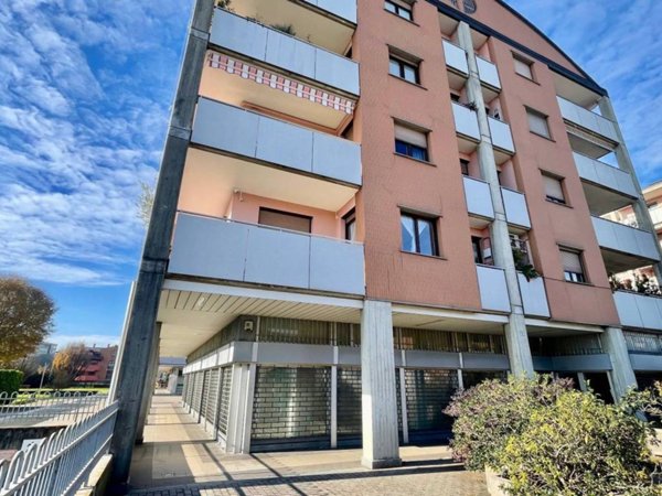 negozio in vendita a Cologno Monzese