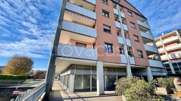 negozio in vendita a Cologno Monzese