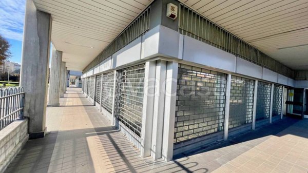 negozio in vendita a Cologno Monzese