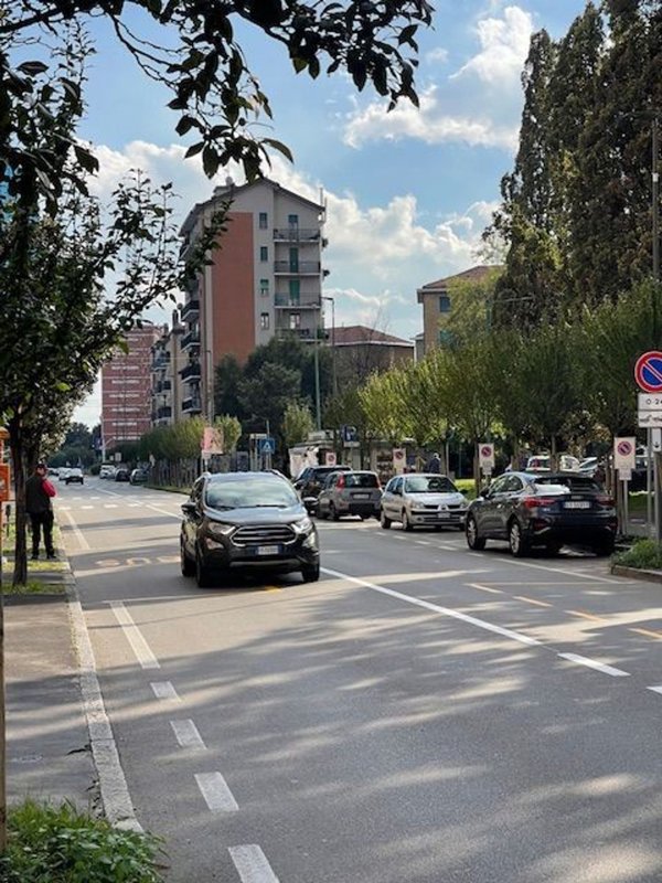 locale commerciale in vendita a Cologno Monzese
