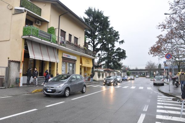 negozio in vendita a Cologno Monzese