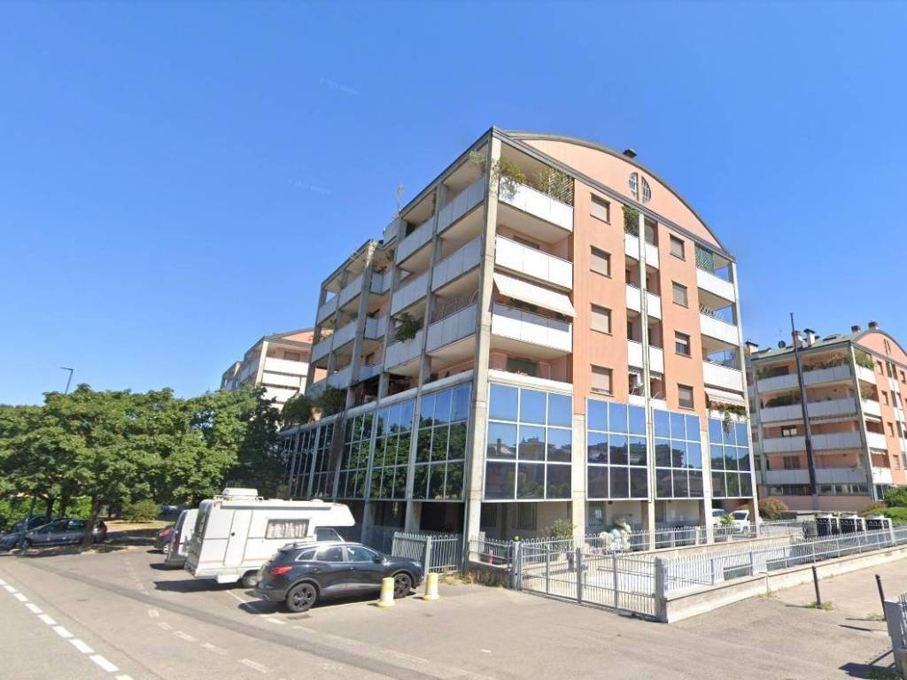 locale commerciale in vendita a Cologno Monzese