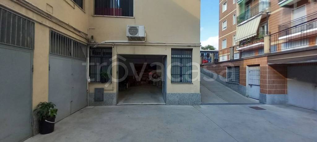 negozio in vendita a Cologno Monzese