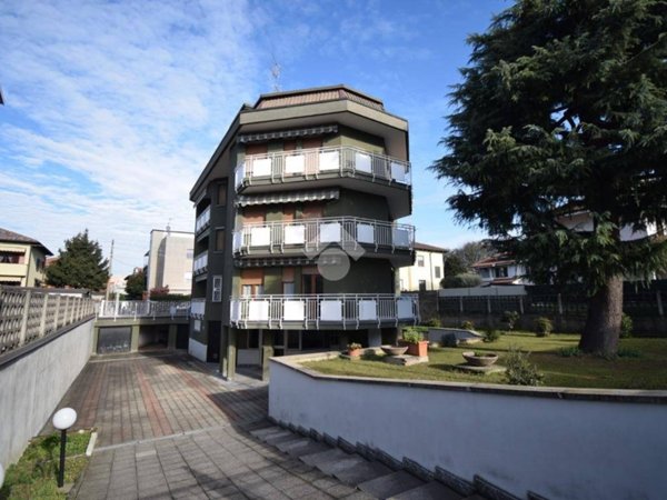 appartamento in vendita a Cologno Monzese in zona San Maurizio al Lambro