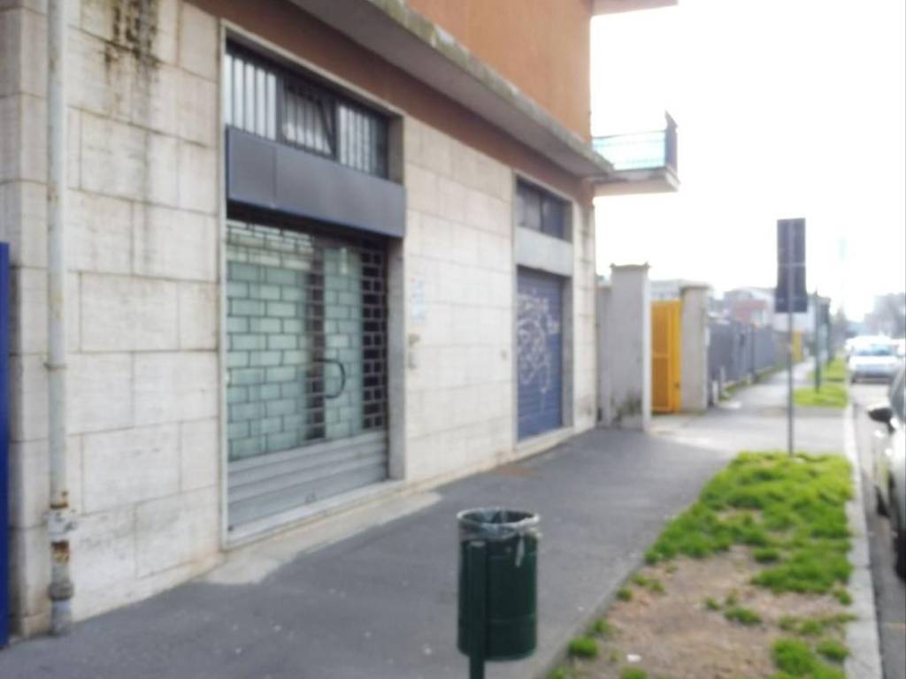 negozio in vendita a Cologno Monzese