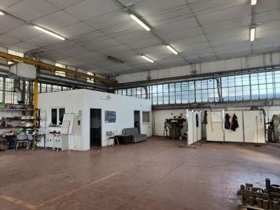 locale commerciale in vendita a Cologno Monzese in zona San Maurizio al Lambro