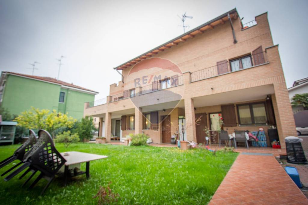 casa indipendente in vendita a Cologno Monzese in zona San Maurizio al Lambro