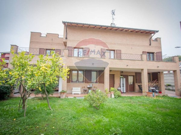 casa indipendente in vendita a Cologno Monzese