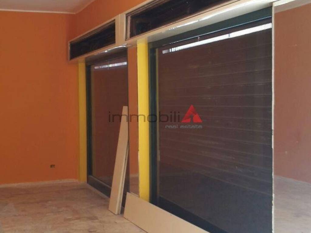 negozio in vendita a Cologno Monzese