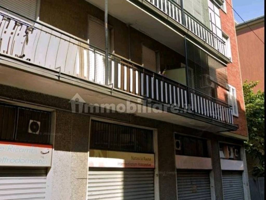 negozio in vendita a Cologno Monzese