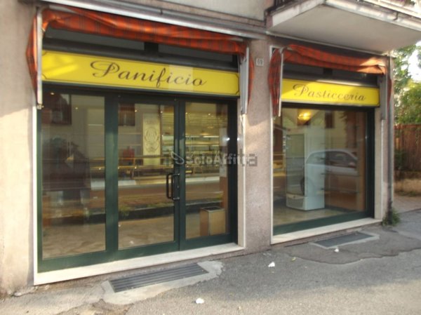 negozio in vendita a Cologno Monzese