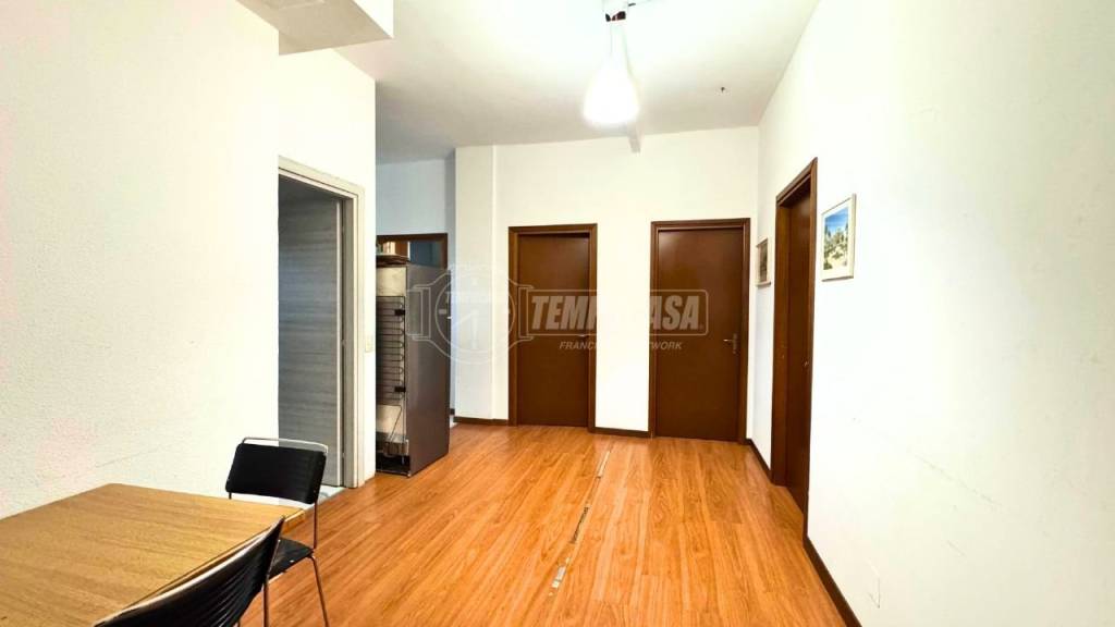 negozio in vendita a Cologno Monzese