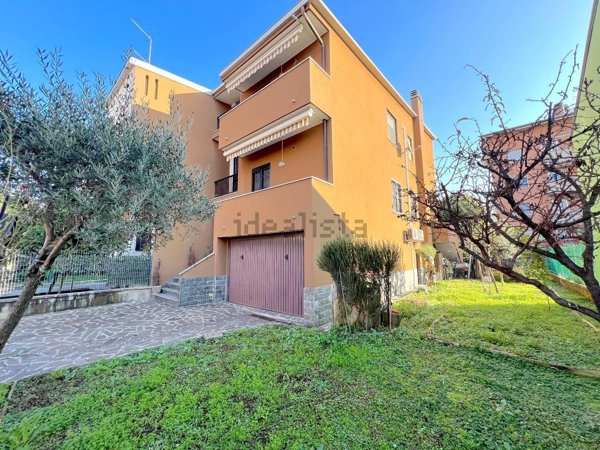 esavano in vendita a Cologno Monzese
