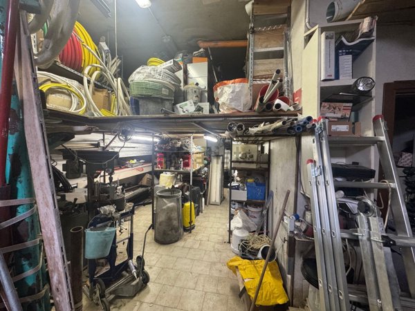 locale di sgombero in vendita a Cologno Monzese