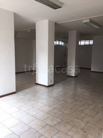 negozio in vendita a Cologno Monzese