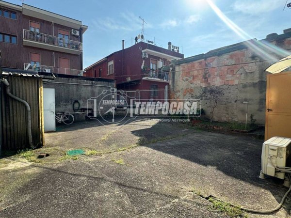 locale commerciale in vendita a Cologno Monzese