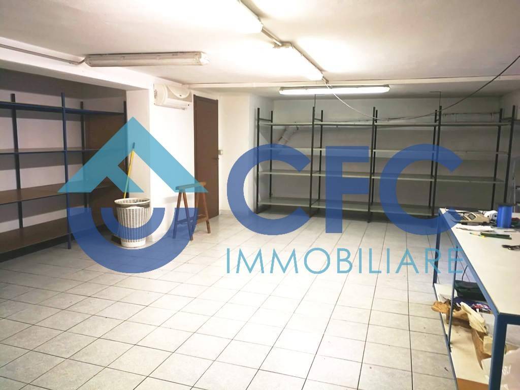 locale commerciale in vendita a Cologno Monzese in zona San Maurizio al Lambro