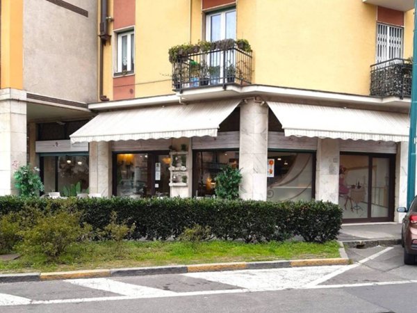 negozio in vendita a Cologno Monzese