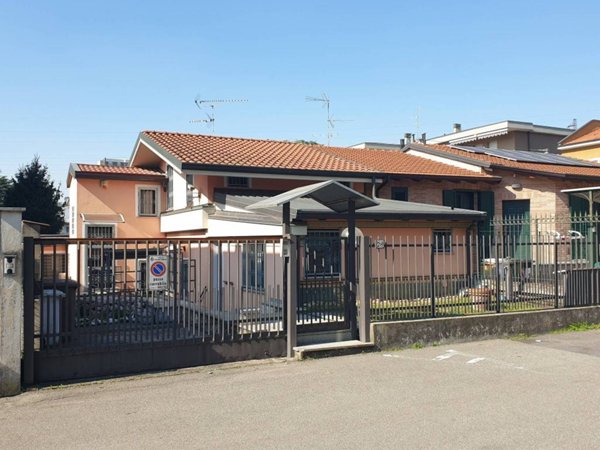 casa indipendente in vendita a Cologno Monzese in zona San Maurizio al Lambro
