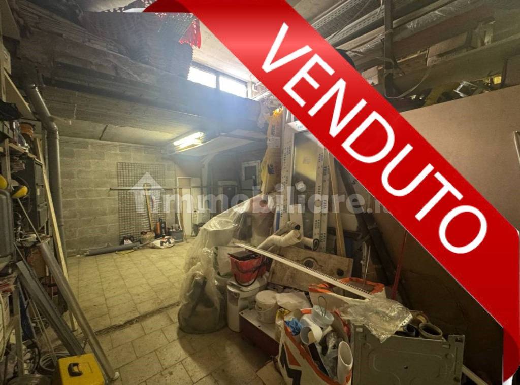 locale commerciale in vendita a Cologno Monzese in zona San Maurizio al Lambro