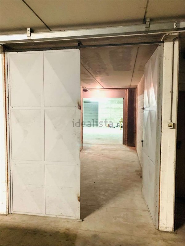 locale di sgombero in vendita a Cologno Monzese