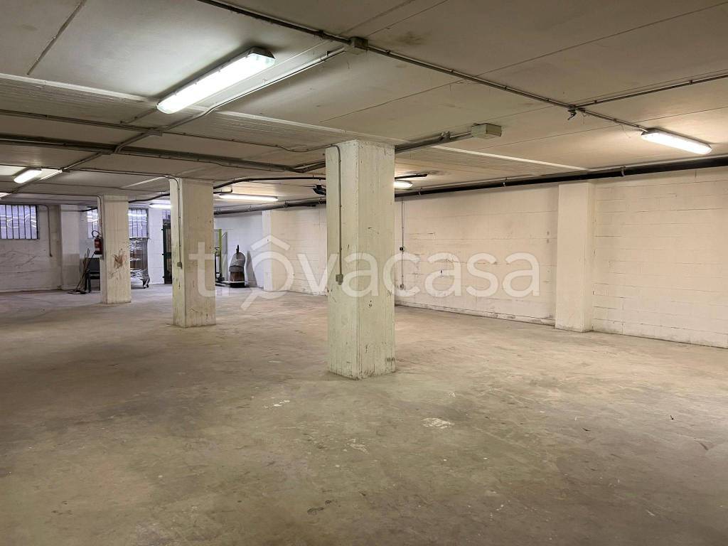 locale commerciale in vendita a Cologno Monzese
