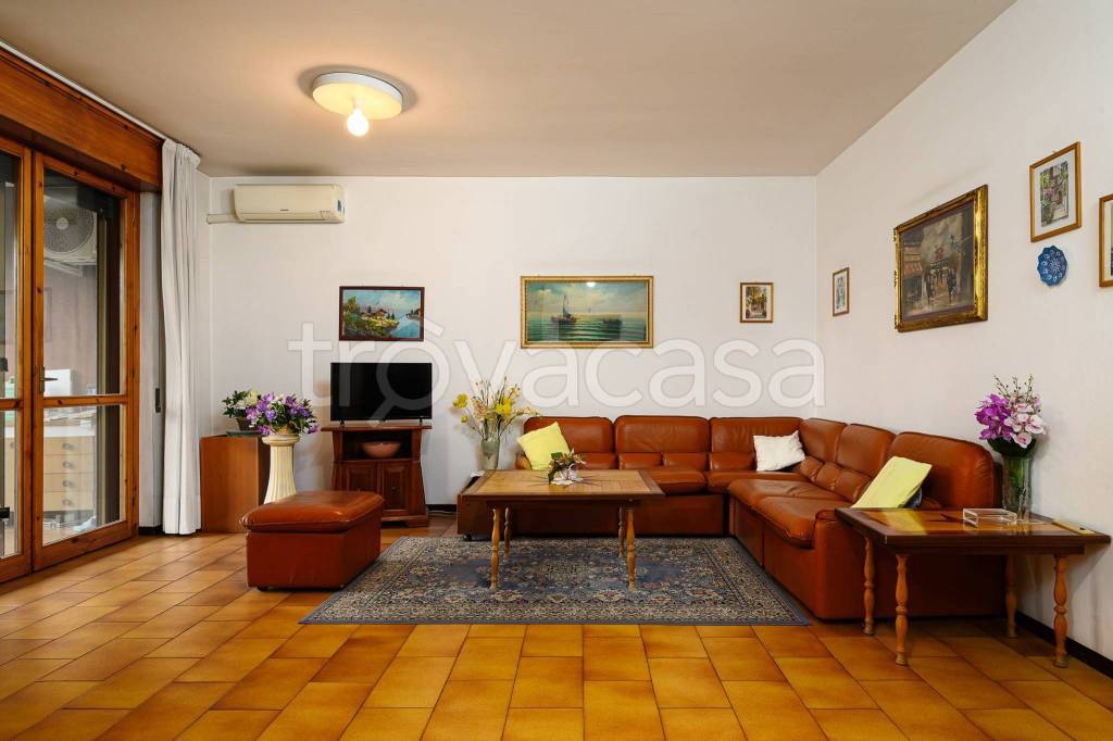 appartamento in vendita a Cologno Monzese in zona San Maurizio al Lambro