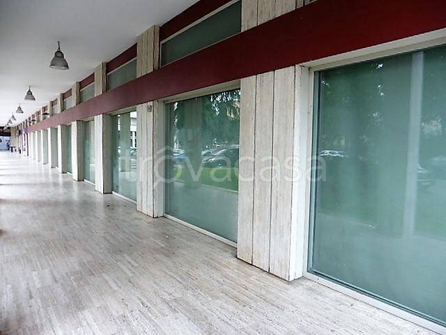 ufficio in vendita a Cologno Monzese in zona San Maurizio al Lambro