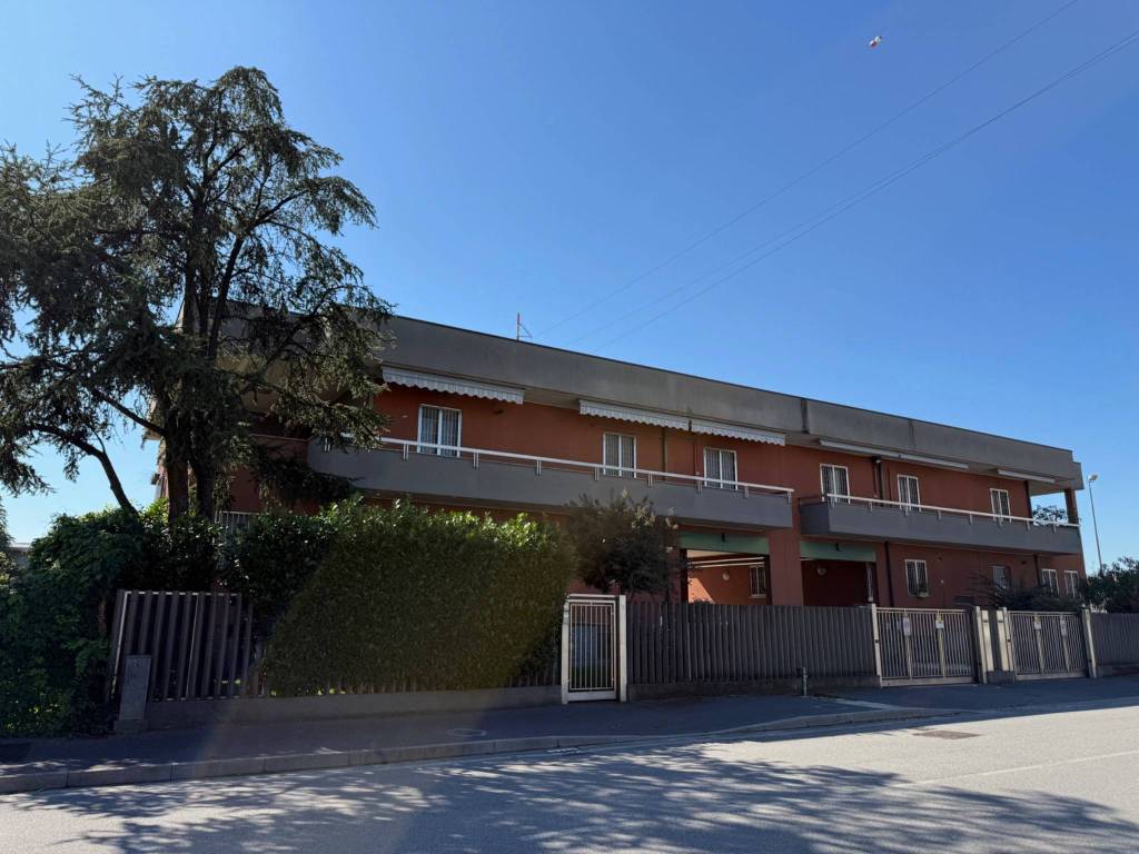 intera palazzina in vendita a Cologno Monzese