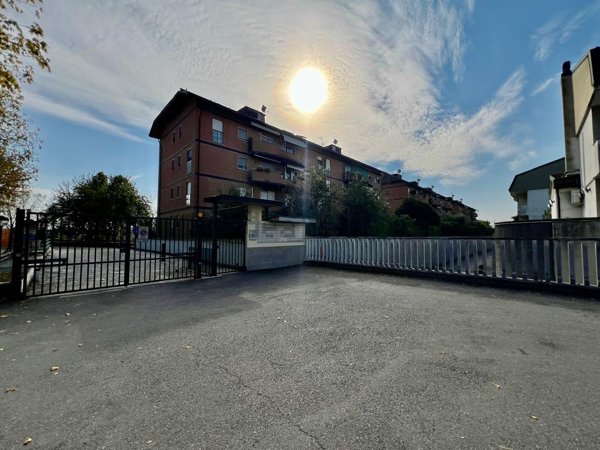 locale di sgombero in vendita a Cologno Monzese