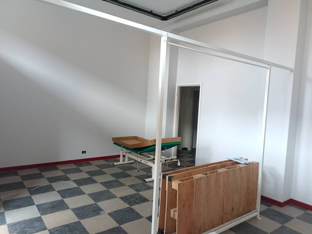 negozio in vendita a Cologno Monzese in zona San Maurizio al Lambro