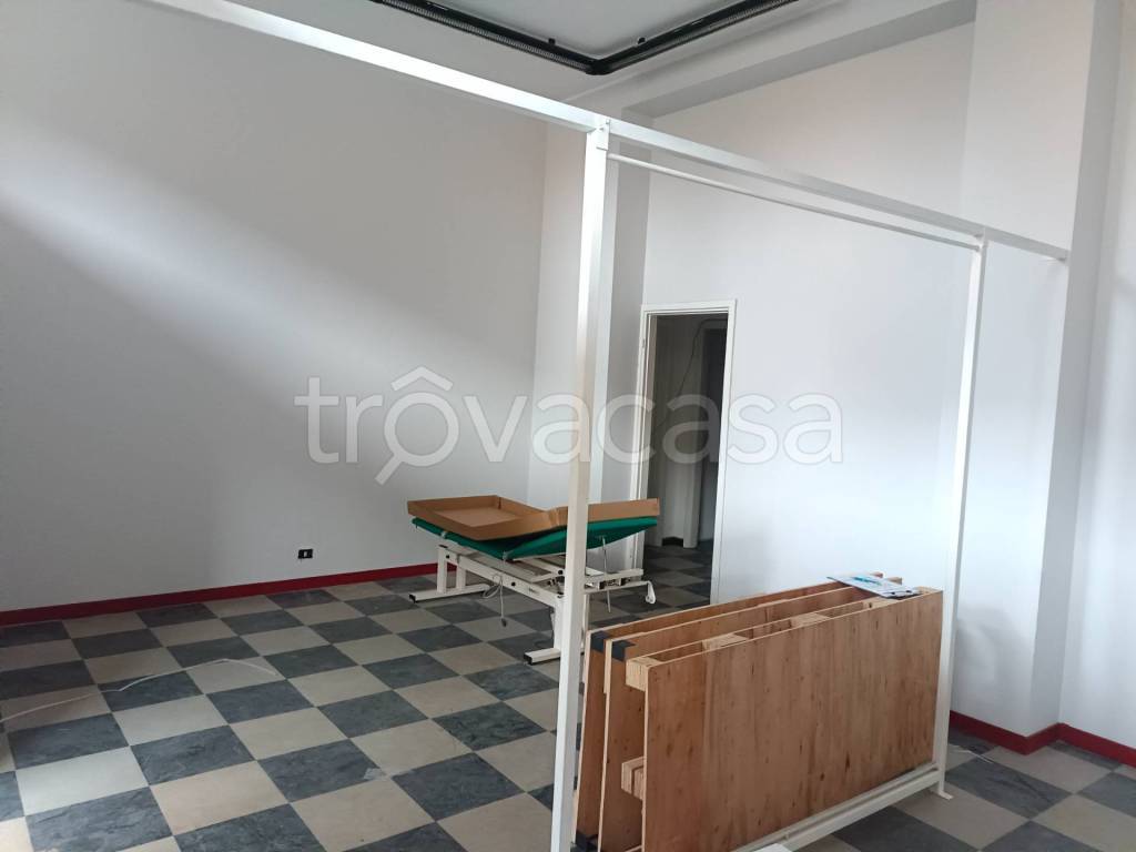 negozio in vendita a Cologno Monzese in zona San Maurizio al Lambro