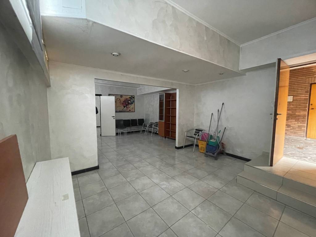 negozio in vendita a Cologno Monzese in zona San Maurizio al Lambro