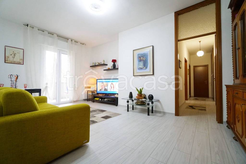 appartamento in vendita a Cologno Monzese in zona San Maurizio al Lambro