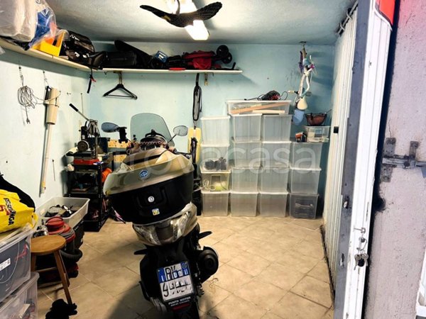 locale di sgombero in vendita a Cologno Monzese