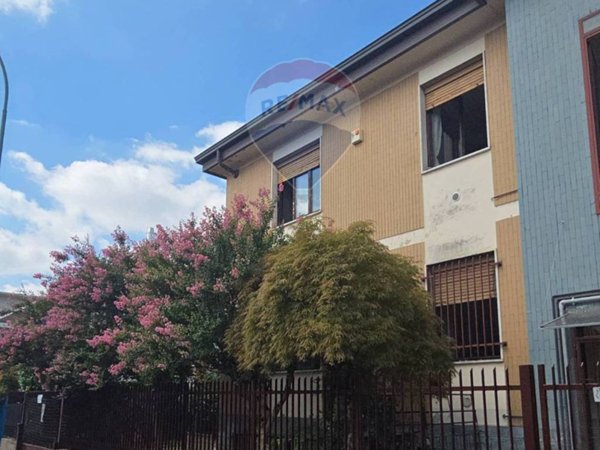 negozio in vendita a Cologno Monzese