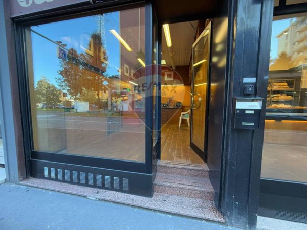 negozio in vendita a Cologno Monzese