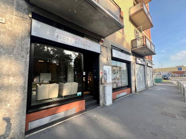 negozio in vendita a Cologno Monzese in zona San Maurizio al Lambro