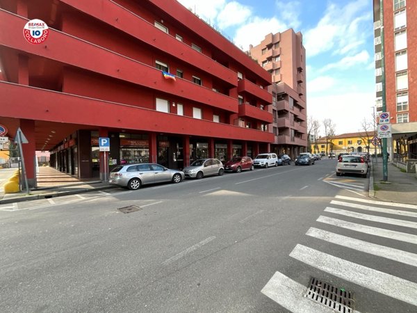 locale di sgombero in vendita a Cologno Monzese