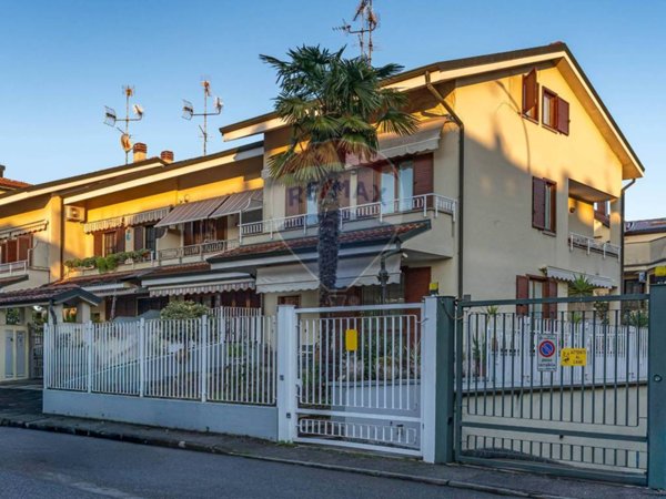 casa indipendente in vendita a Cologno Monzese in zona San Maurizio al Lambro