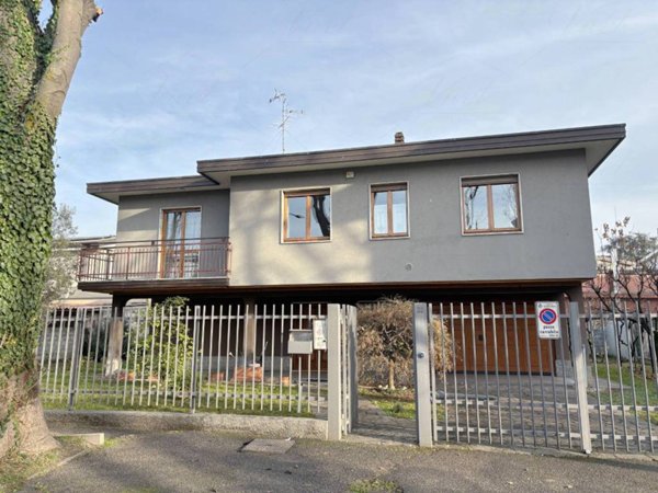 casa indipendente in vendita a Cologno Monzese