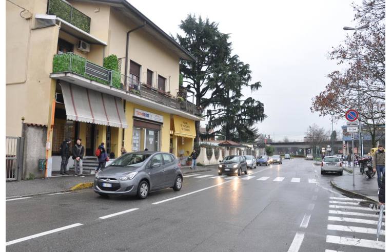 negozio in vendita a Cologno Monzese