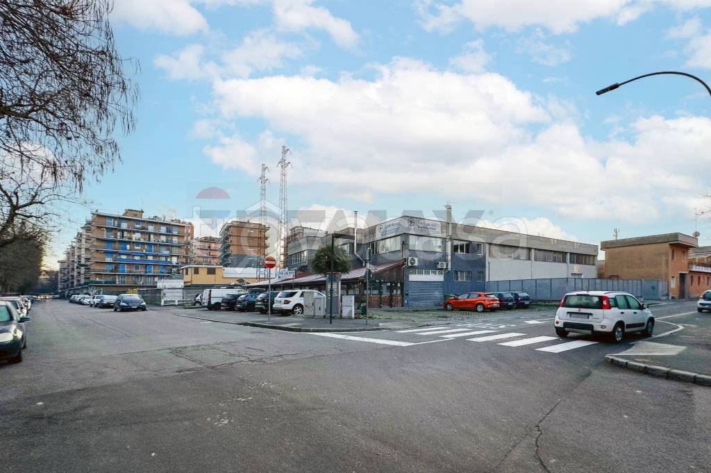 negozio in vendita a Cologno Monzese