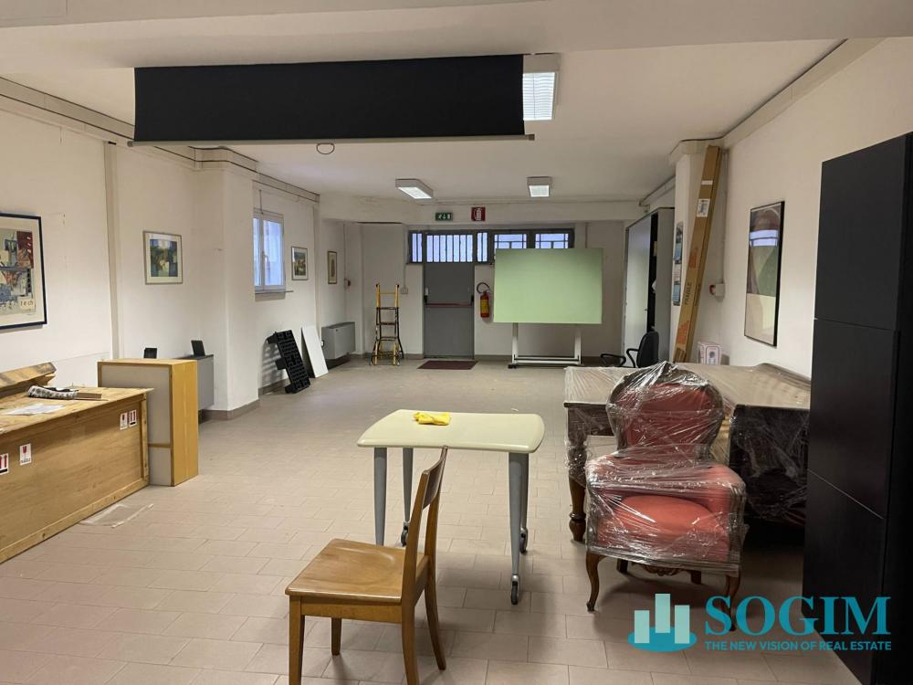 locale di sgombero in vendita a Cologno Monzese